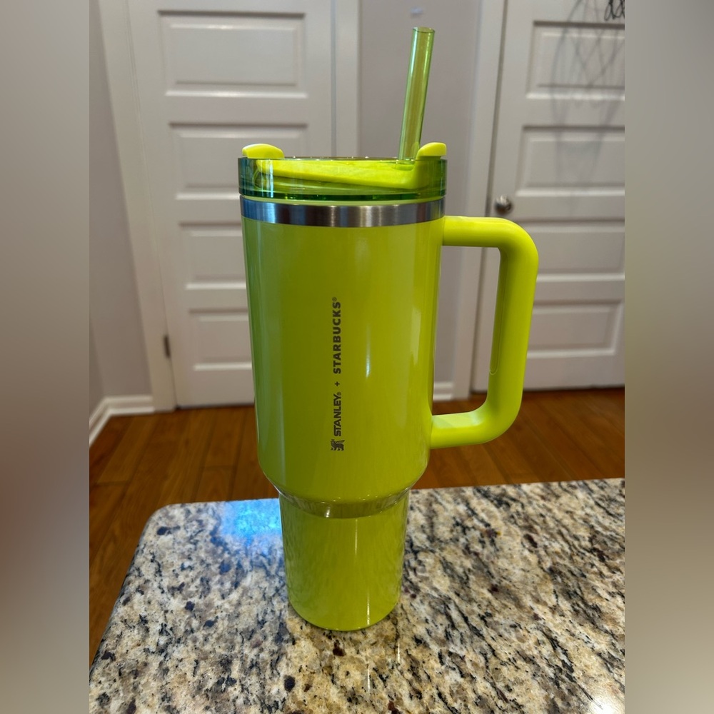 EXCLUSIVE STANLEY STARBUCKS 2024 Lime Green Tumbler 40oz
